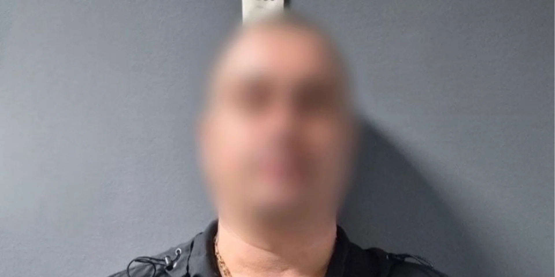 Чоловік влаштував стрілянину у дворі багатоповерхівки в Києві, намагаючись показати …