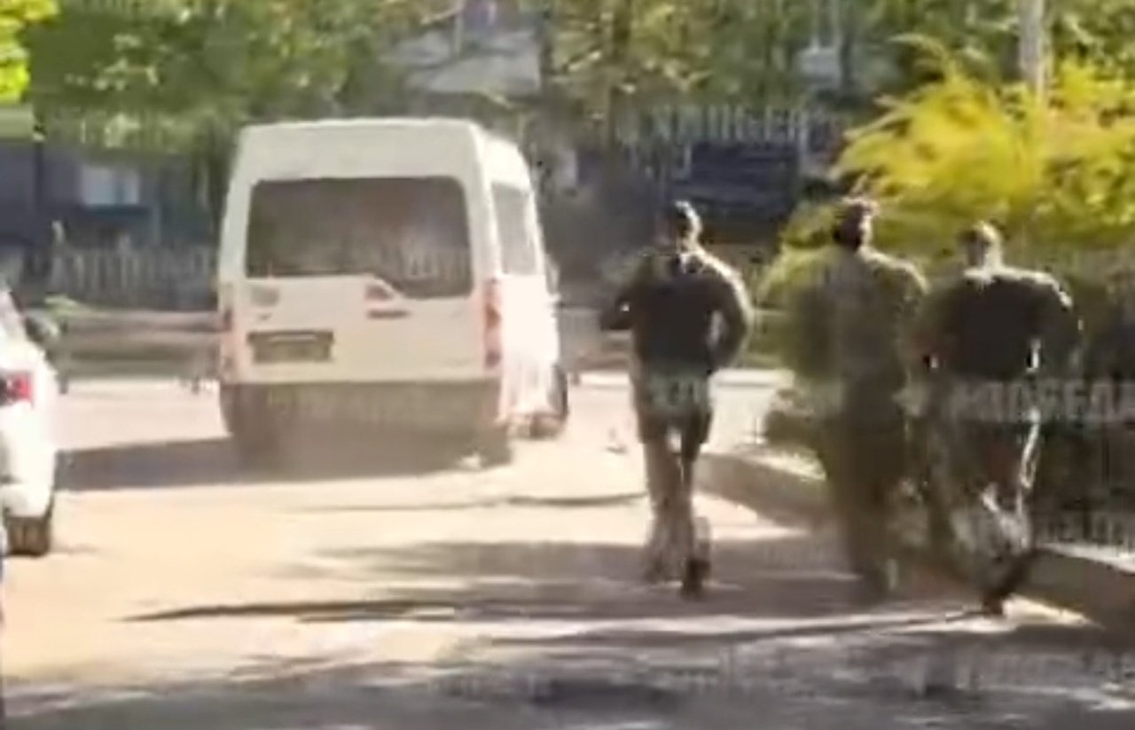 Чоловік відкрив вогонь по ТЦК у Дніпрі: двоє поранених