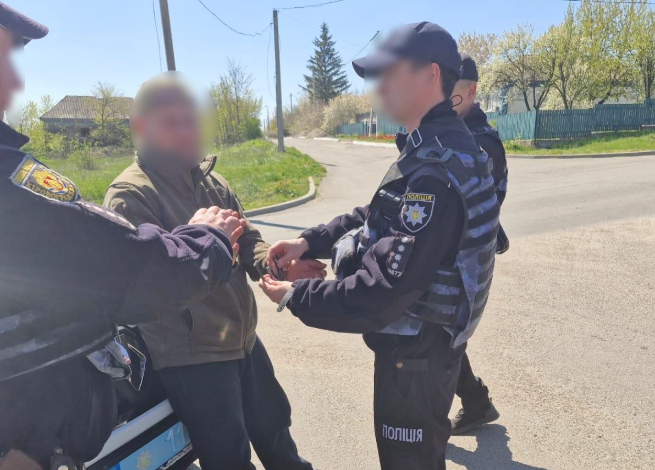 Чоловік з ножем пограбував магазин на Кіровоградщині