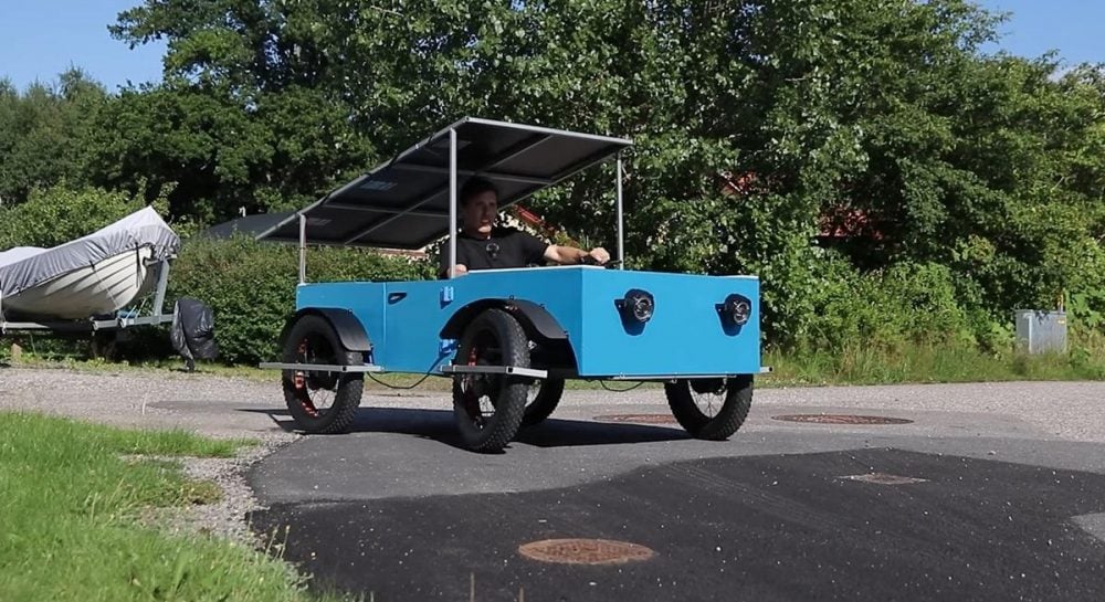 Чоловік сконструював незвичайний електромобіль, який не потрібно заряджати