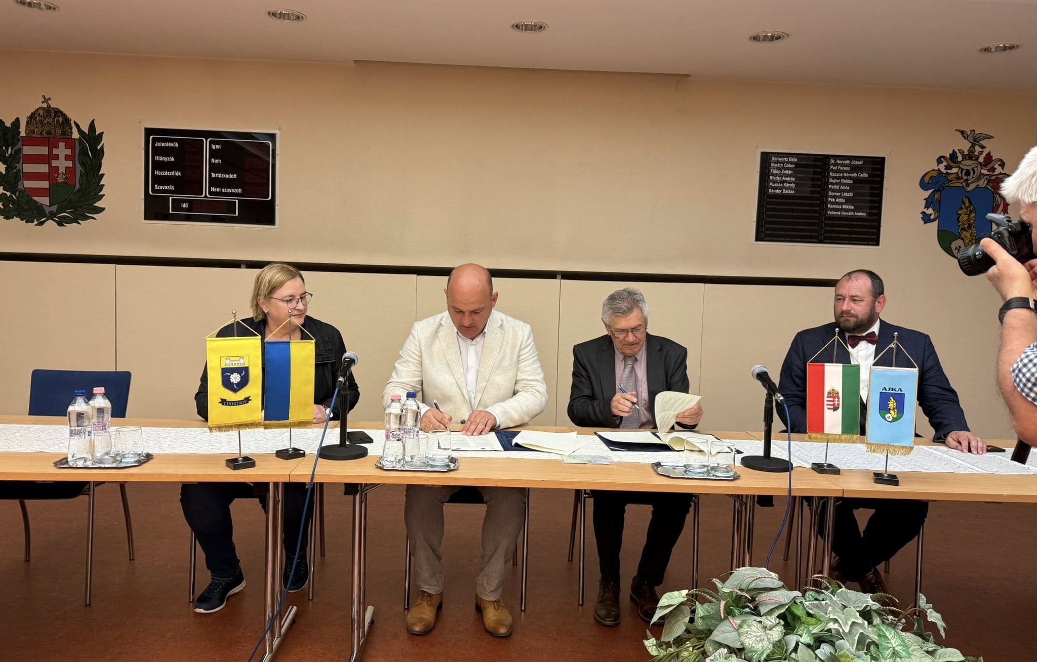 Чортків отримав автомобіль від угорського міста-партнера Айка