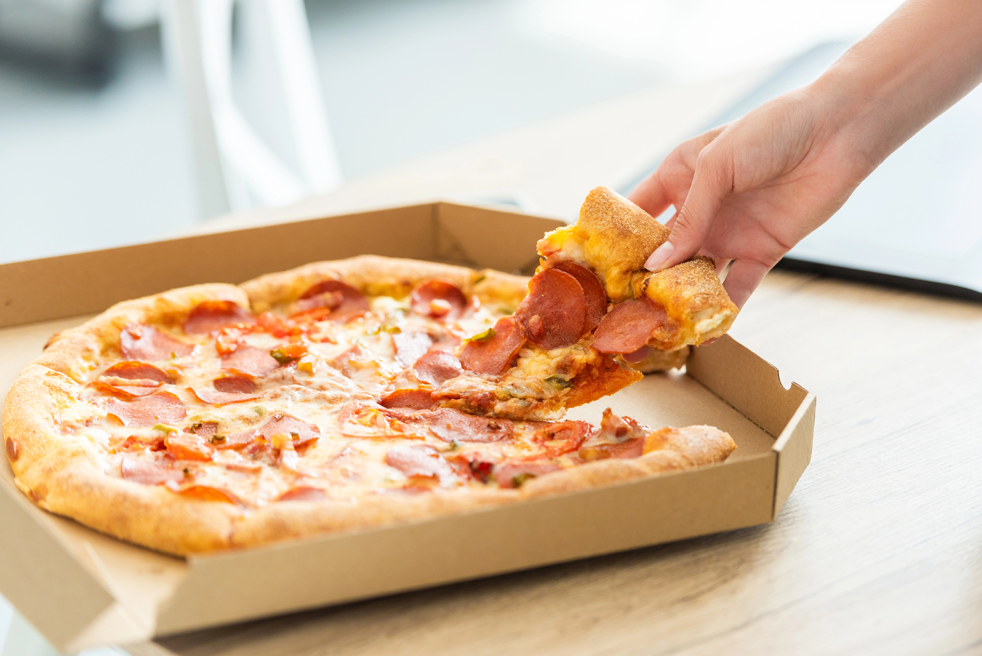 ШІ обвалив бізнес: в США франчайзингова компанія вимагає від Pizza …