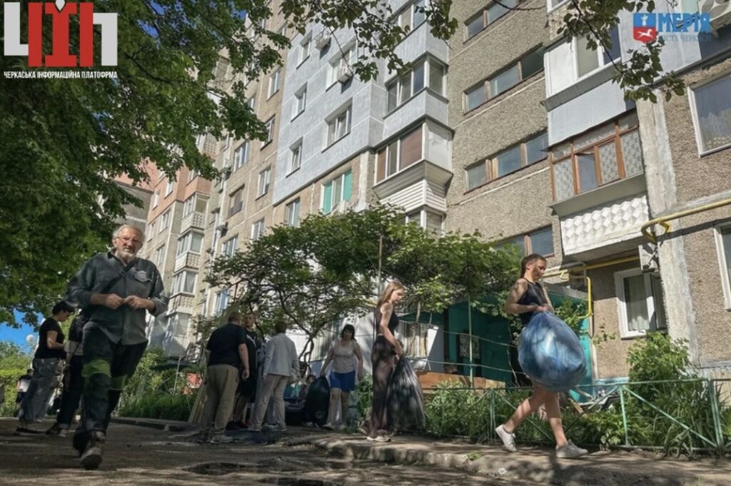 Шахедний удар по Черкасах: серед постраждалих — діти, у місті …