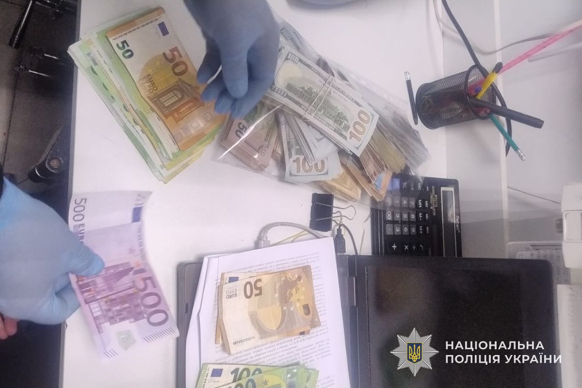 Шахраї під виглядом СБУ виманили у пенсіонерки понад 200 тисяч …