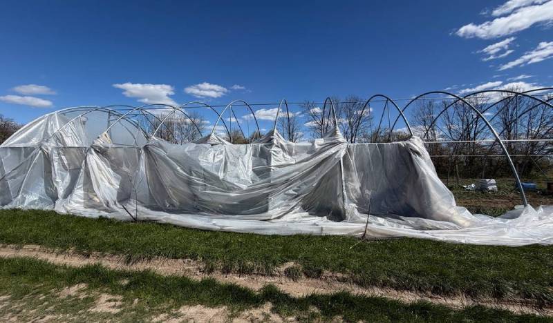 Дощ, сніг та шквалистий вітер пошкодив тепличні господарства на Вінниччині