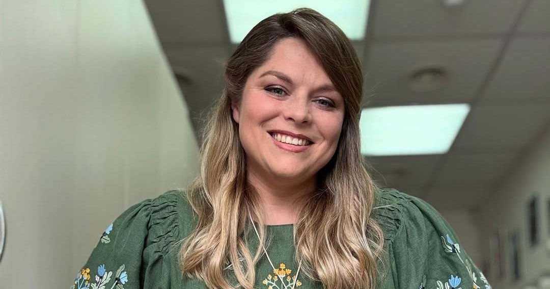 Шовкопляс у кумедному відео показала, як "проривається крізь квітень"