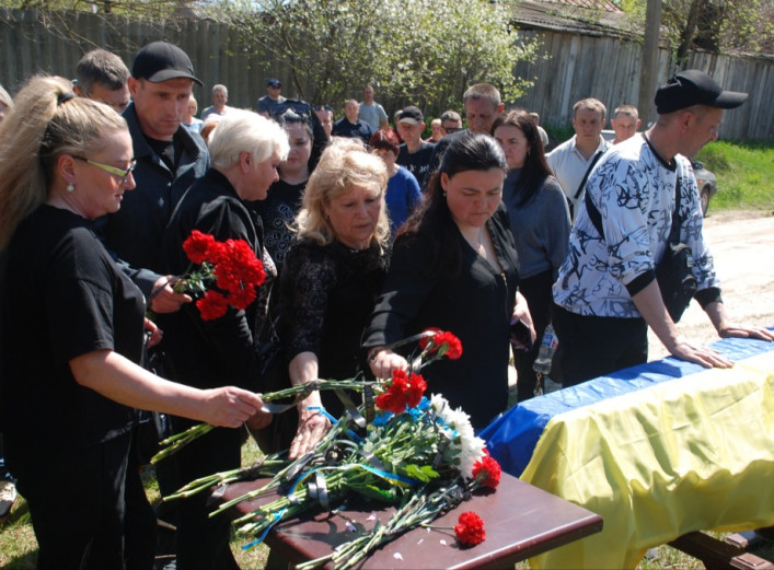 Шостка попрощалася із загиблим захисником Сергієм Компанцем