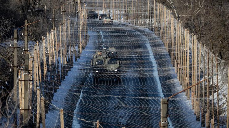 Ще на одній з трас Дніпропетровщини з’явилися антидронові сітки (Відео)