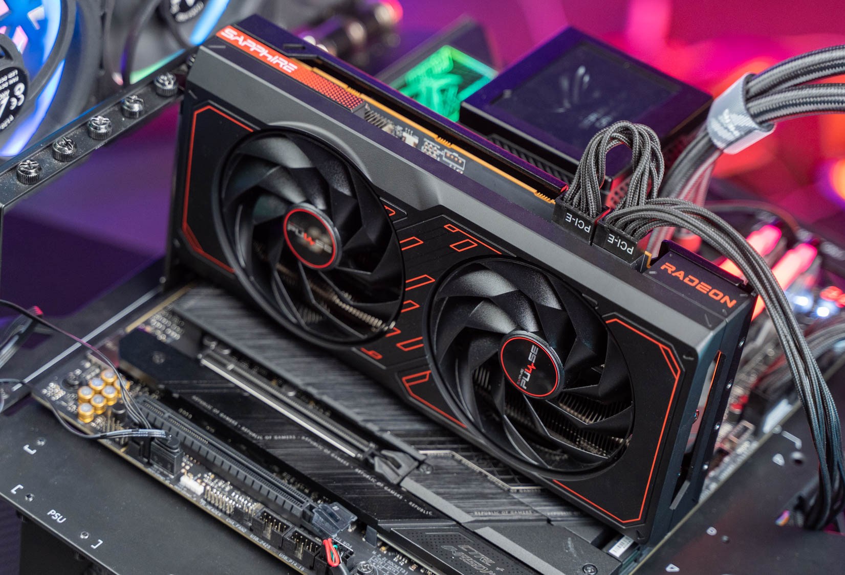 Ще одна з серії 9000: AMD розкрила характеристики Radeon RX …