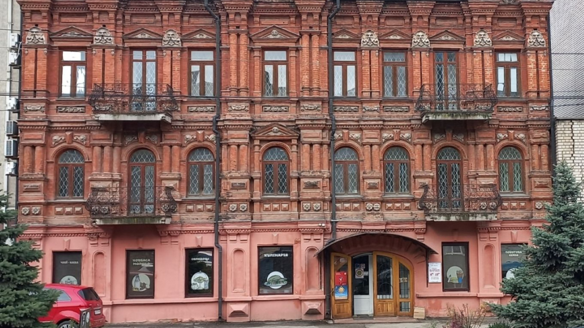 Що насправді означають масонські знаки на старовинних фасадах Дніпра: розслідування …