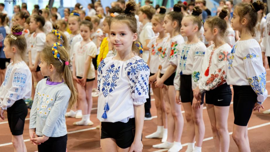 Юні спортсмени Запоріжжя відзначили День вишиванки руханкою
