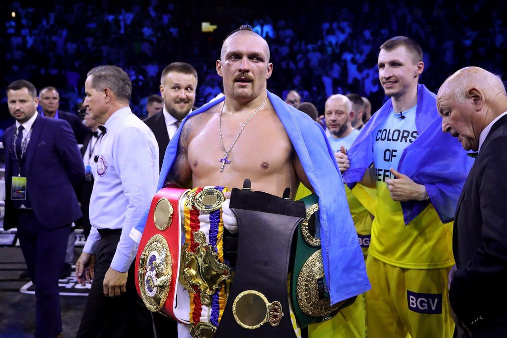 Як Усик допомагає військовим