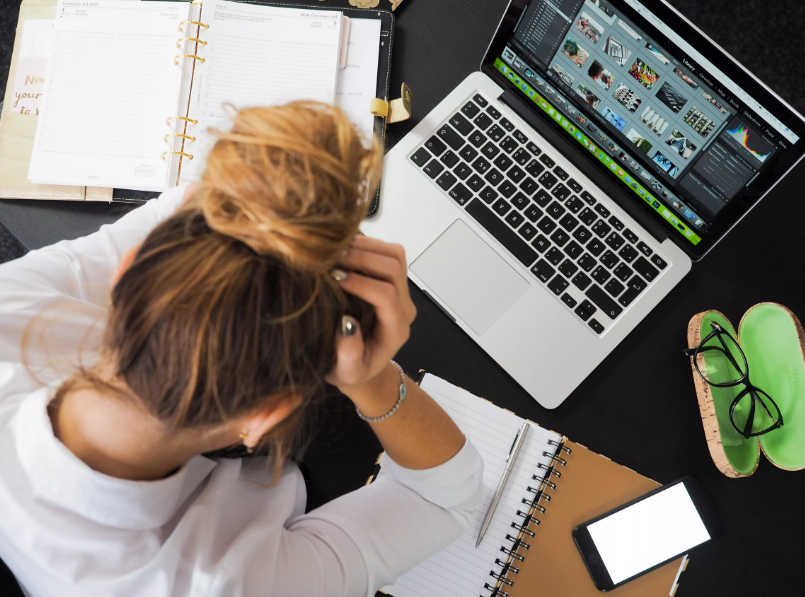 Терапевти пояснили, як розпізнати стрес