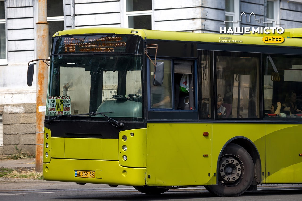 Як у Дніпрі курсує громадський транспорт 30 квітня