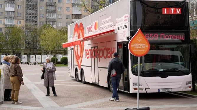 Як ірпінці здавали кров у мобільному донорському хабі «Теплокровні» (відео)