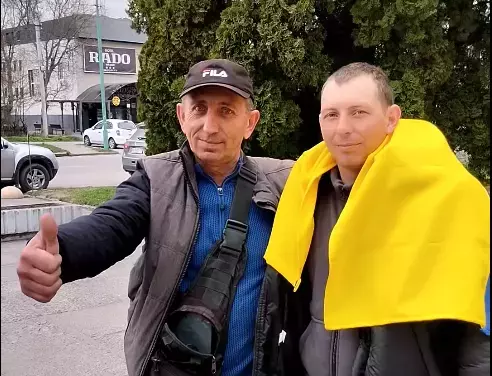 «Я дочекався»: батько з Буковини зняв фото сина з банера …