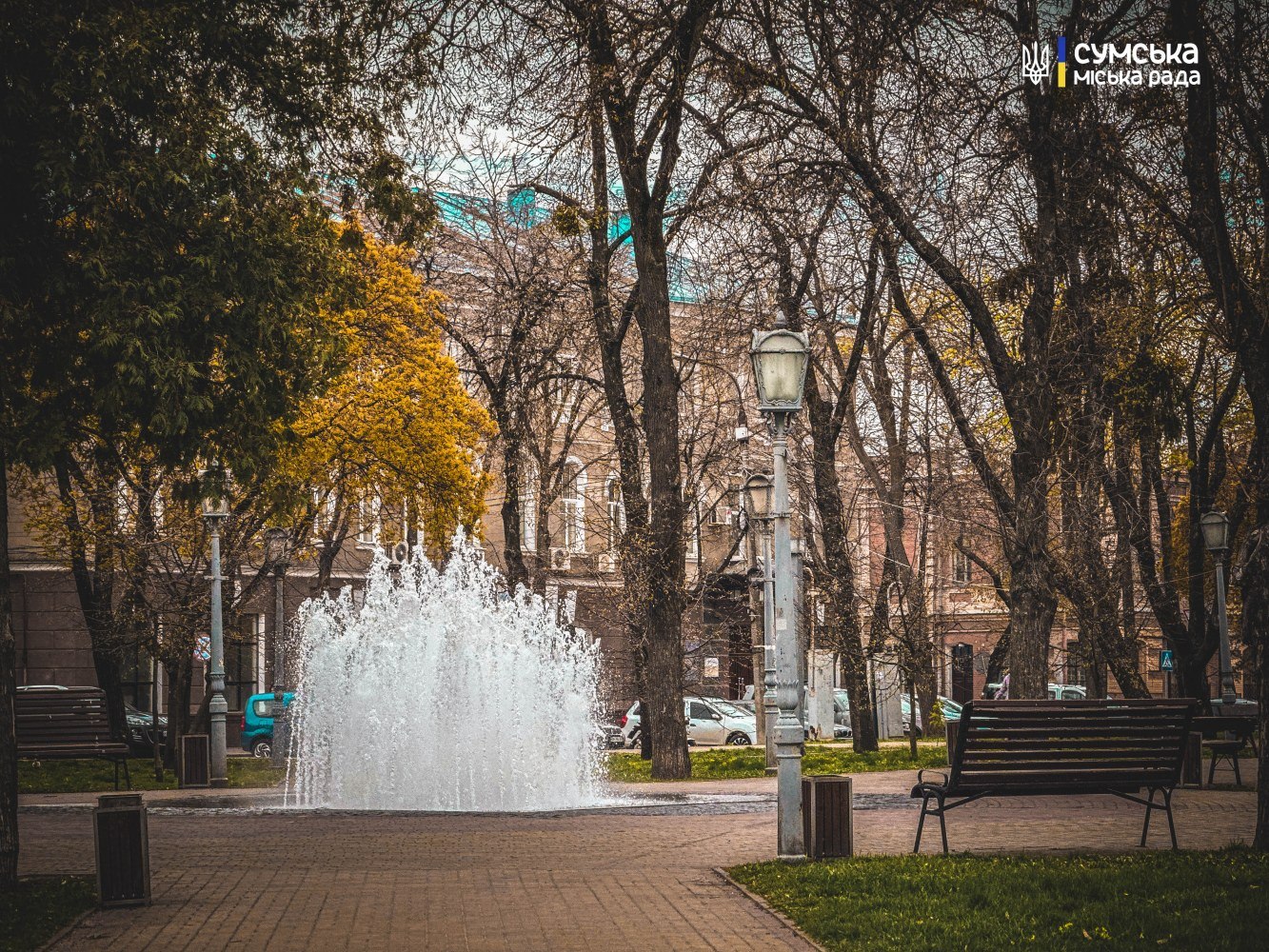 У Сумах по холоднечі увімкнули фонтани