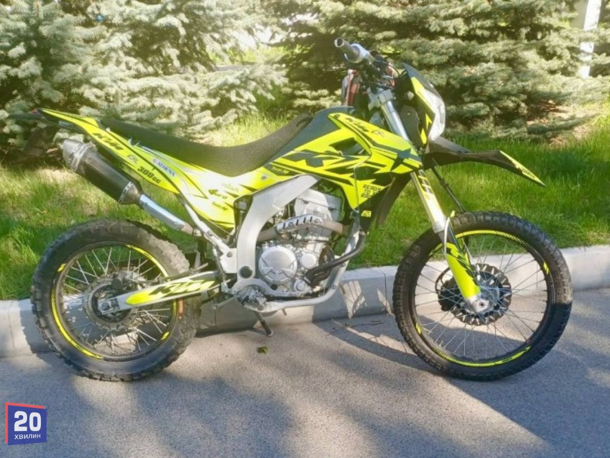 15-річний на мотоциклі збив школярок у Ладижині