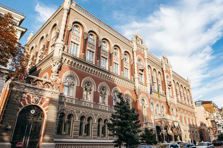 Члени КМП прогнозують тривале утримання облікової ставки на рівні 15%