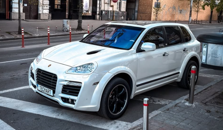 18-річний Porsche Cayenne Turbo S в обвісі “Magnum” by TechArt …