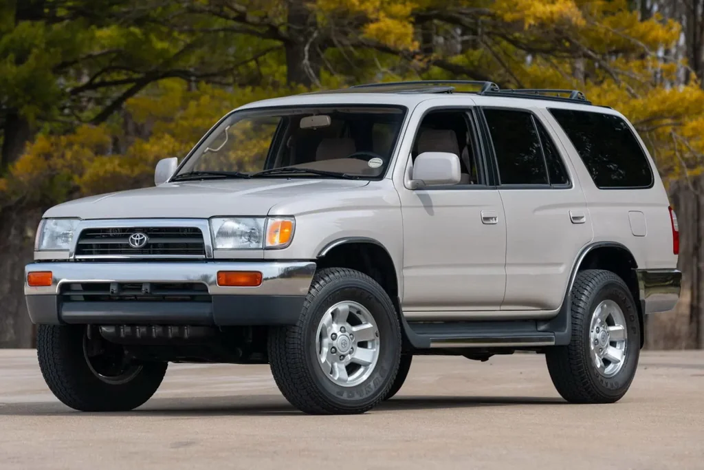 30-річний Toyota 4Runner продали дорожче за новий