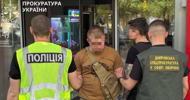 200 тисяч за "мовчання": на Дніпропетровщині командир роти вимагав гроші …