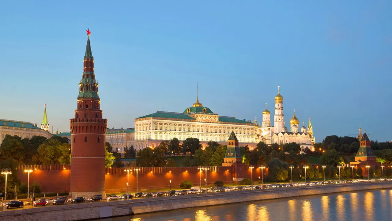 Табун із 220 дронів летить у бік москви: Кремль отримує …