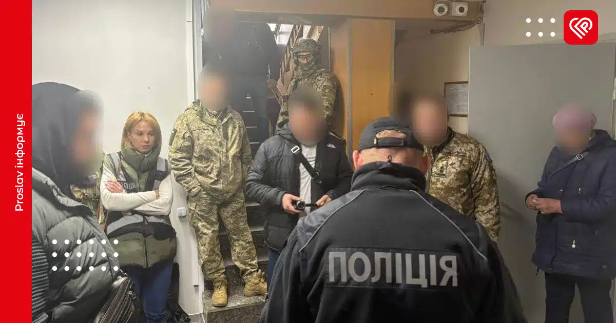 $2500 за уникнення мобілізації: посадовця Бориспільського РТЦК затримали на хабарі