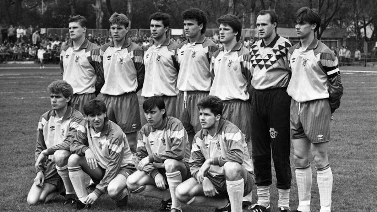 34 роки тому збірна України з футболу зіграла свій перший …