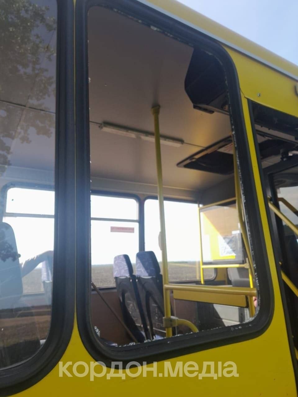 Ворожий безпілотник атакував соціальний автобус на Сумщині