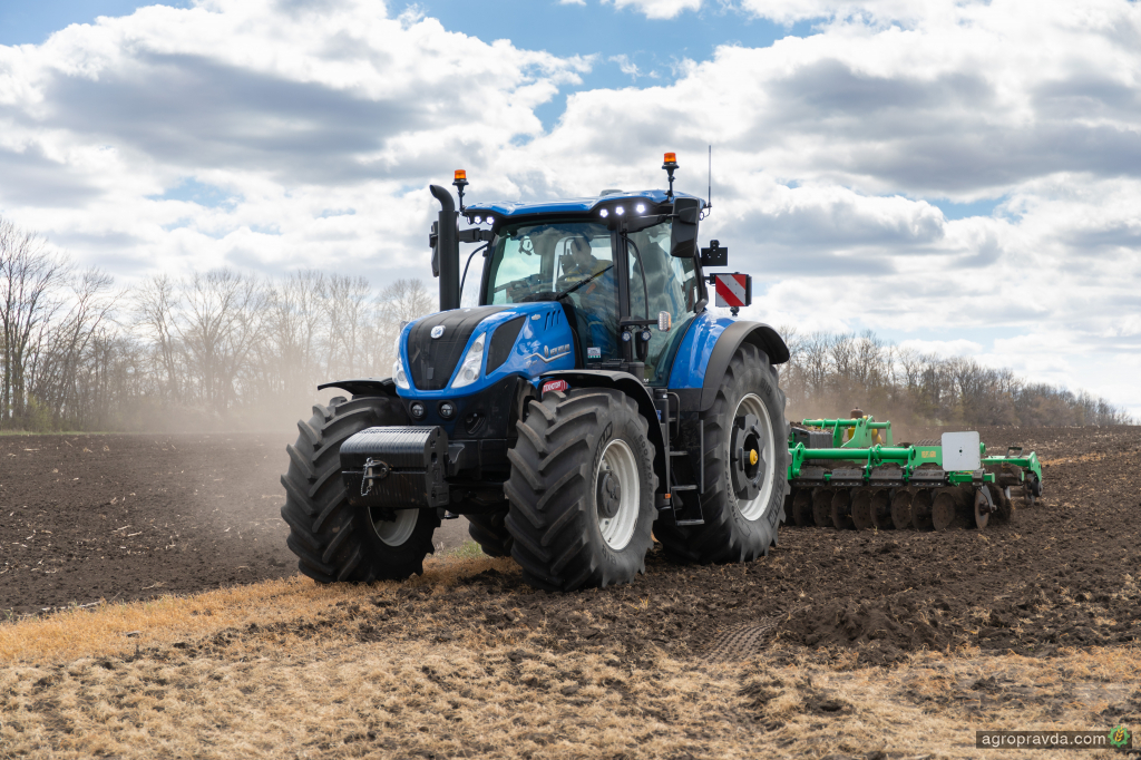 Господарство з Кіровоградщини отримало перший в Україні New Holland T7.300