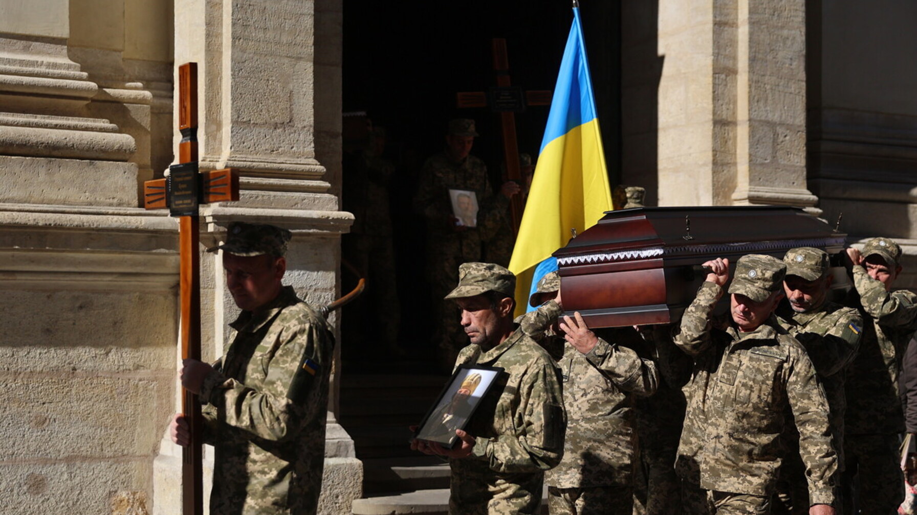 4 травня у Львові попрощаються із двома Захисниками. Що про …