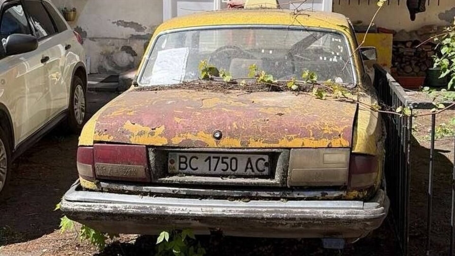 У Львові планують прибрати ще 27 занедбаних авто
