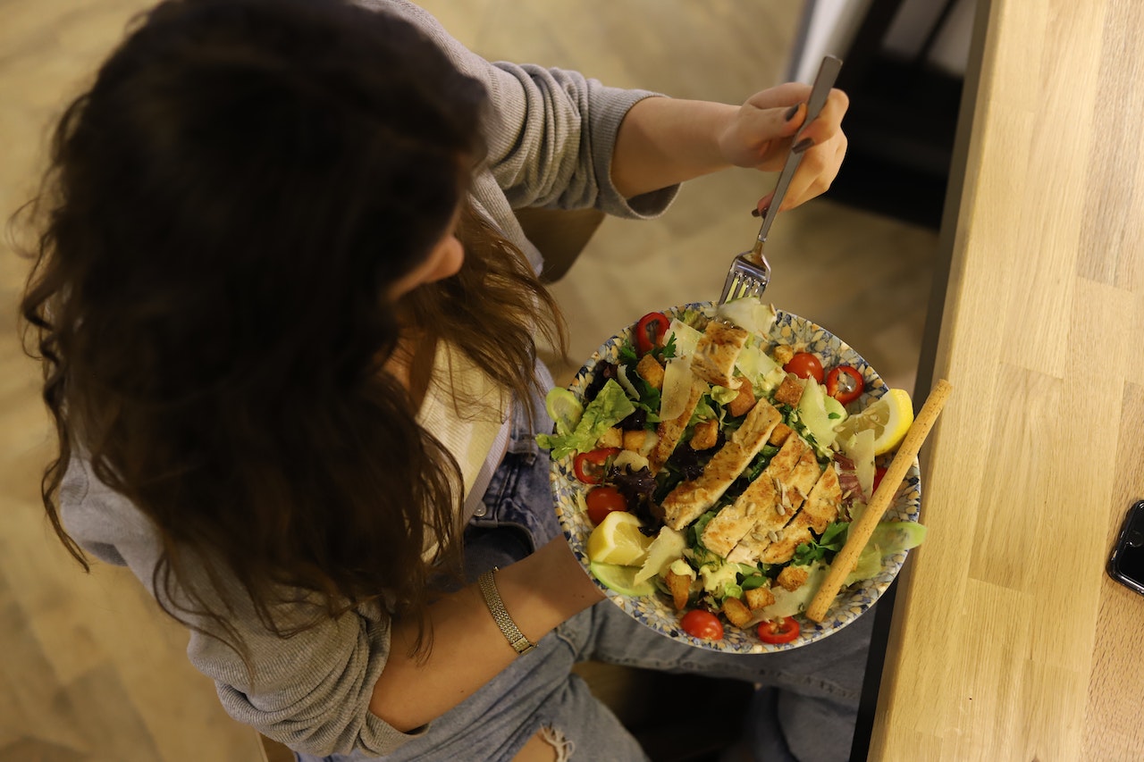 Дієтолог розповів, які продукти і коли потрібно їсти для зменшення …