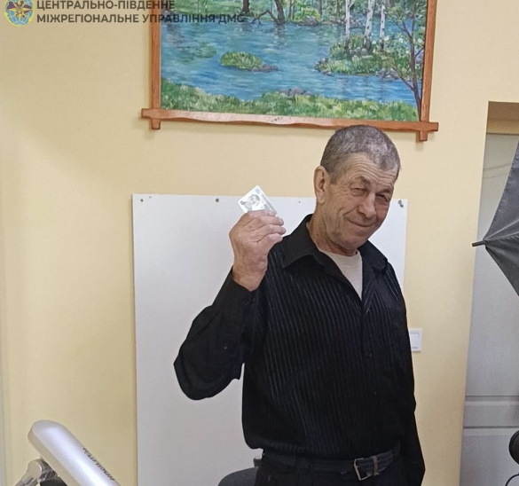 65-річний житель Канева отримав ID-картку замість втраченого радянського паспорта