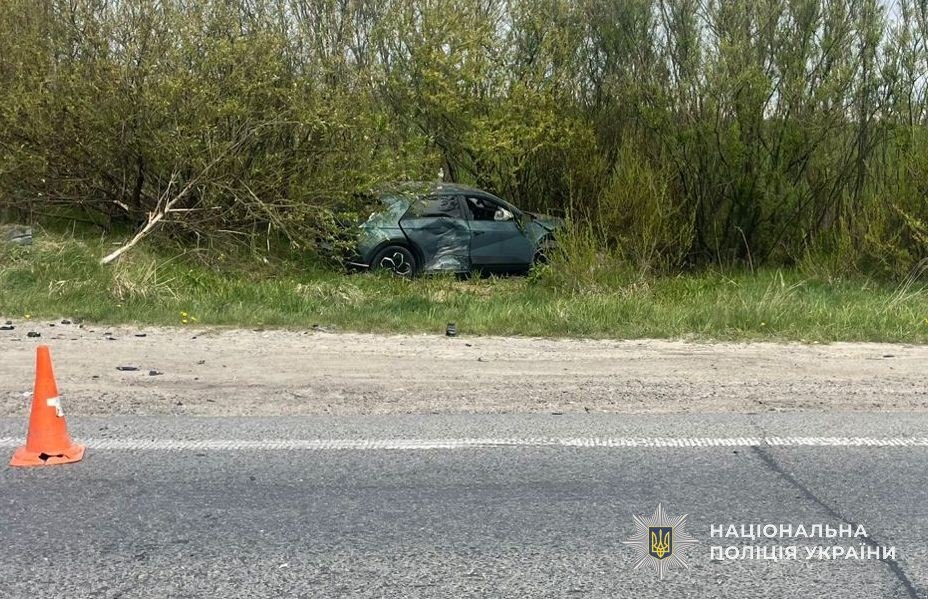 Поблизу Пасік-Зубрицьких зіткнулися Hyundai та BMW: є постраждалі