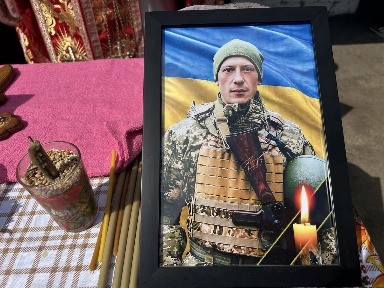 На Черкащині попрощалися з прикордонником з Сумщини Олександром Сметаніним