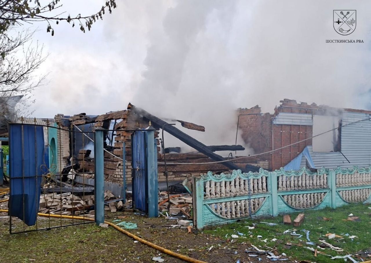 Вранці рαшиcτи атакували Глухів: безпілотники зруйнували будинок