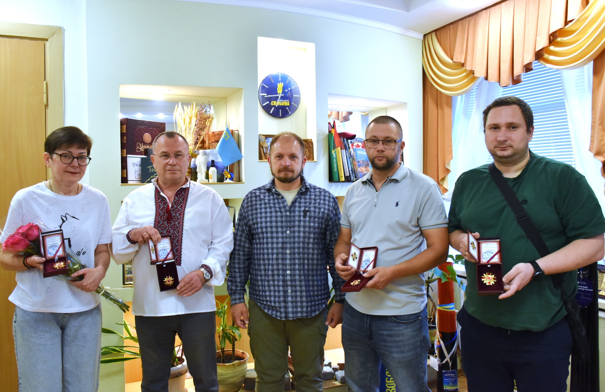 Чотирьом звільненим із полону захисникам присвоїли звання «Почесний громадянин Конотопа»