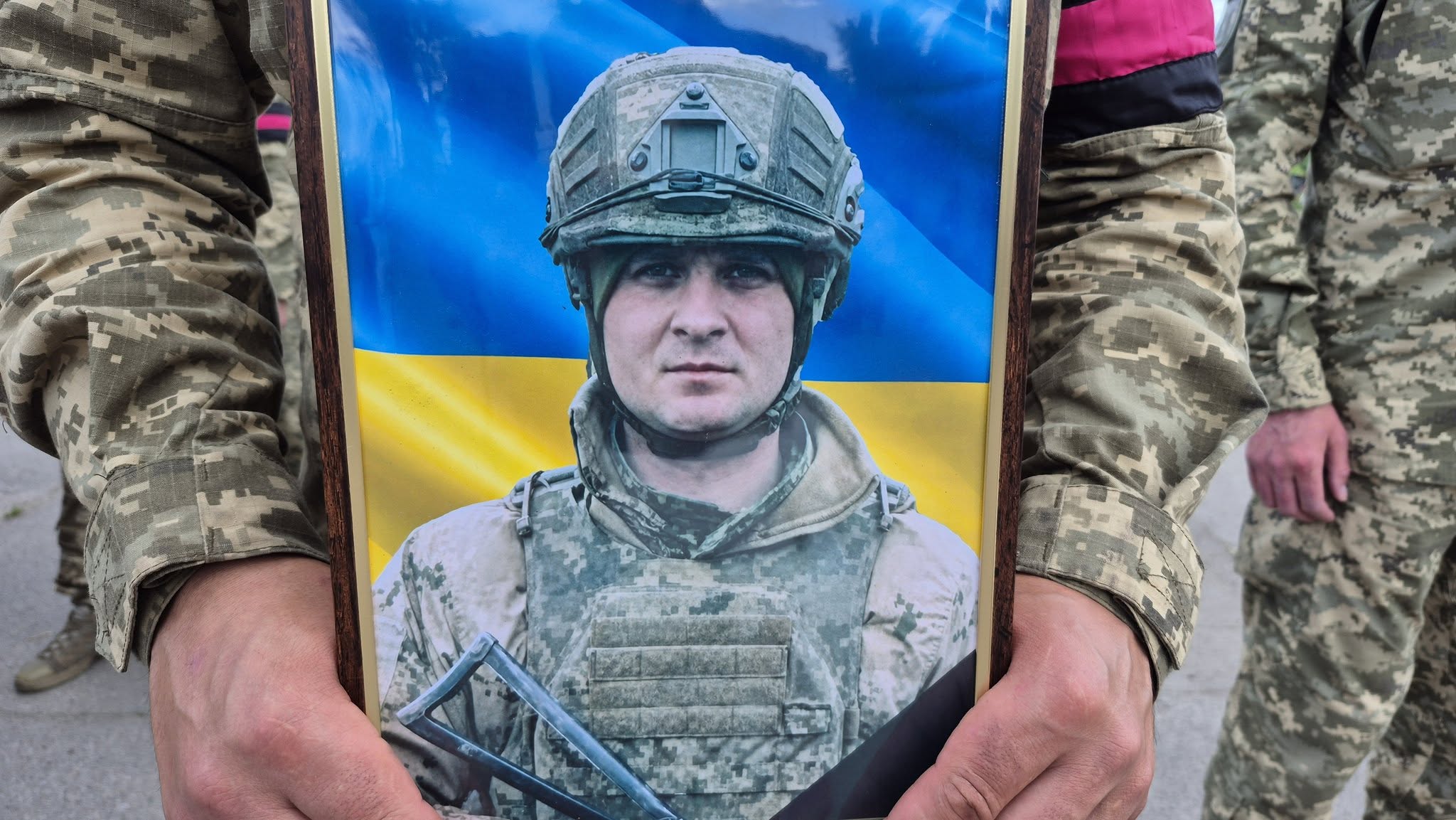 У Лебедині попрощалися із захисником Арсенієм Коротким