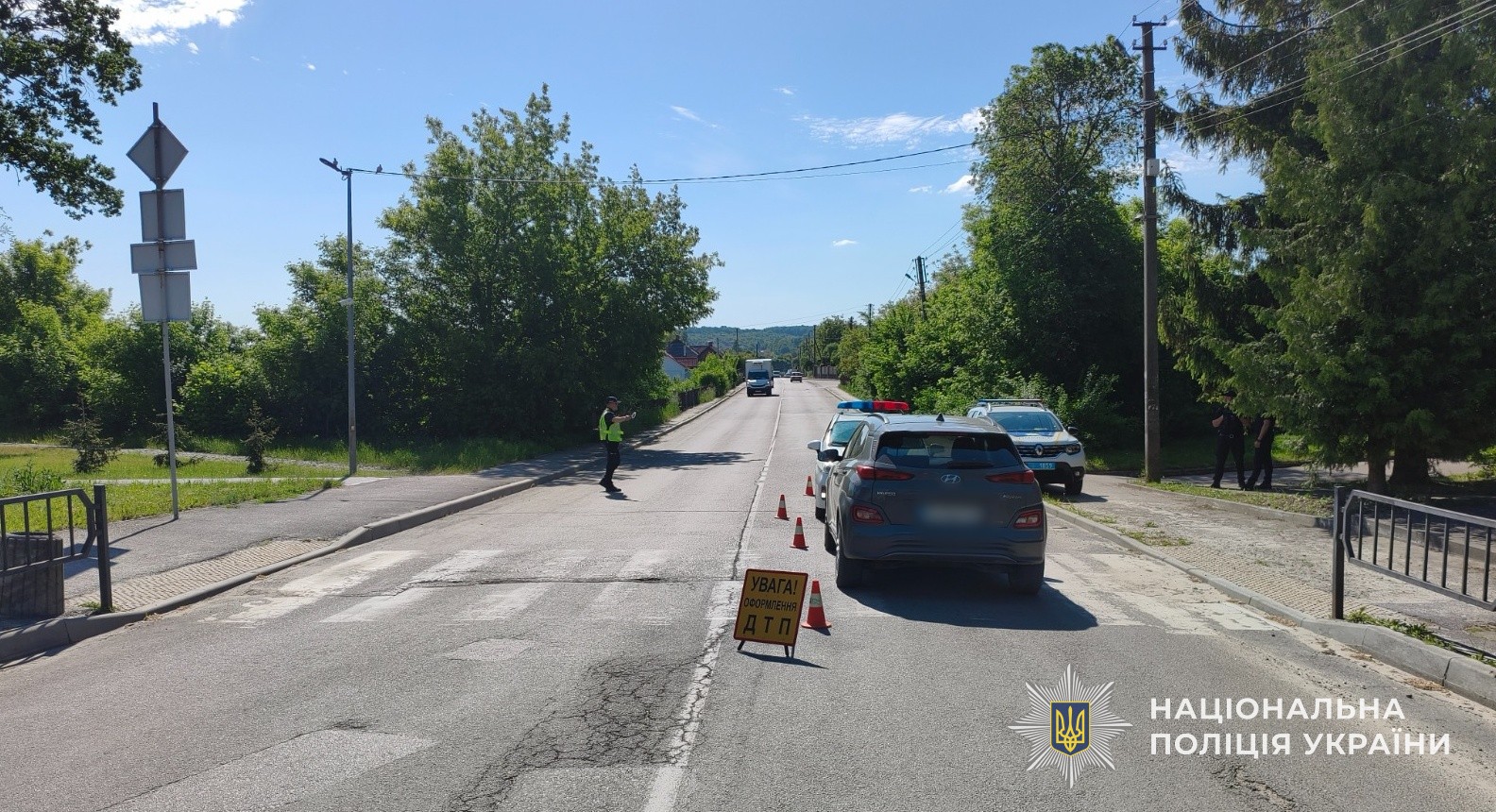 У Стебнику автомобіль збив пішохода: чоловік у лікарні