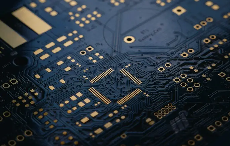 Apple домовилася з Intel про виробництво чипів для своїх пристроїв …
