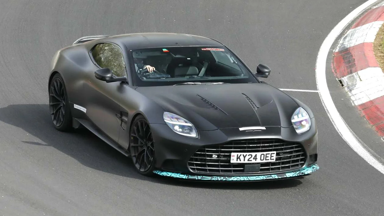 Aston Martin готує Vanquish S: суперник Ferrari вже на треку