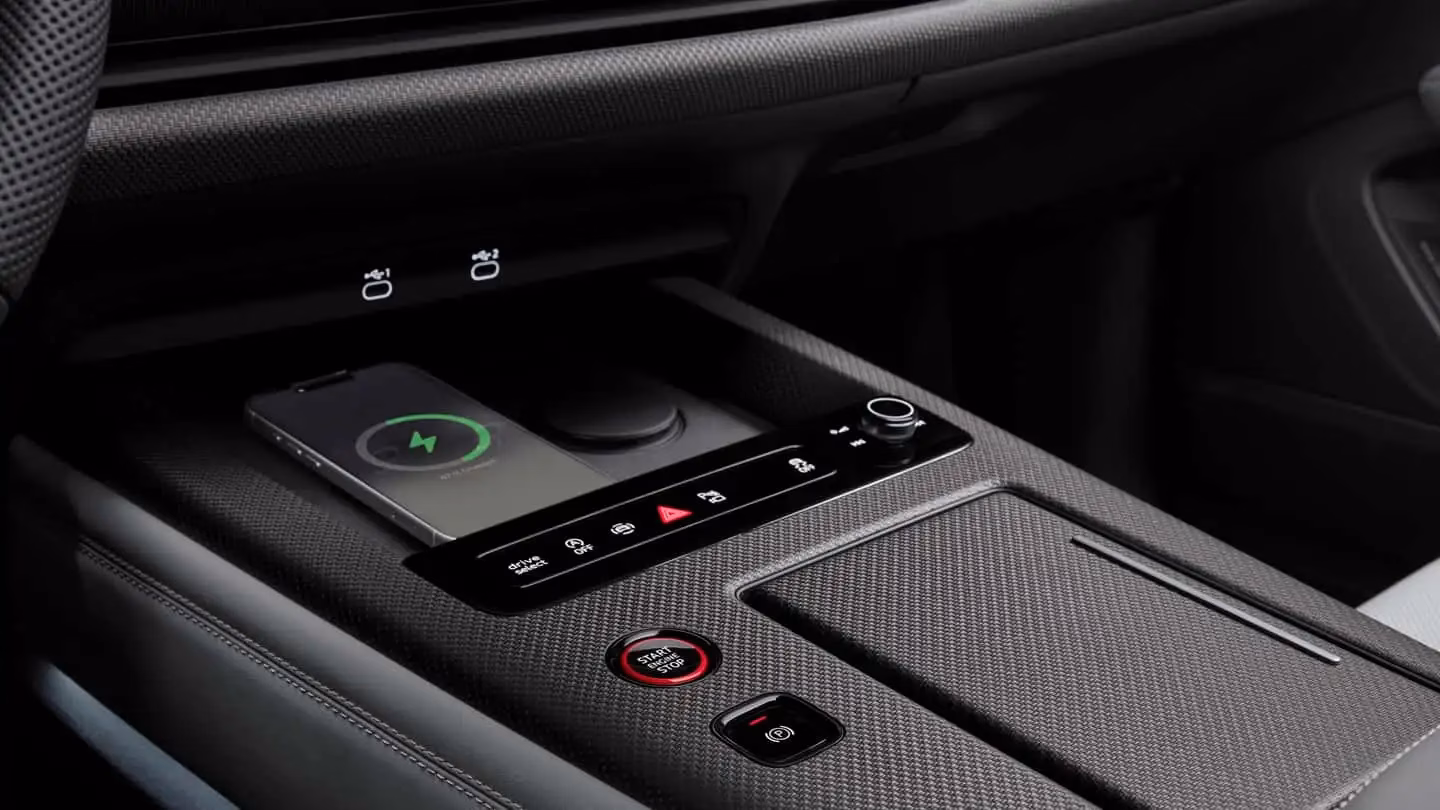 Audi відмовляється від використання Piano Black у дизайні інтер’єру
