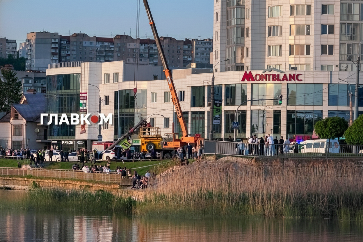 У Хмельницькому BMW вилетів на тротуар і збив двох пішоходів