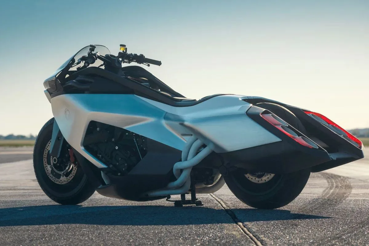 BMW Vision K18: шестициліндровий концепт-мотоцикл натхненний надзвуковою авіацією