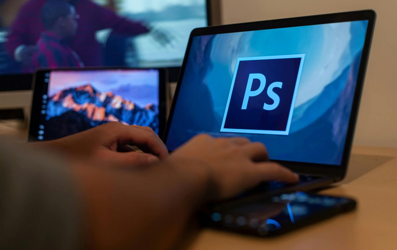 Claude з’явився у Photoshop: що вміє новий ШІ-інструмент