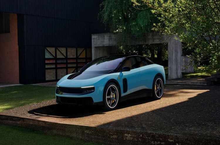 Акції Ferrari впали після презентації першого електрокара компанії