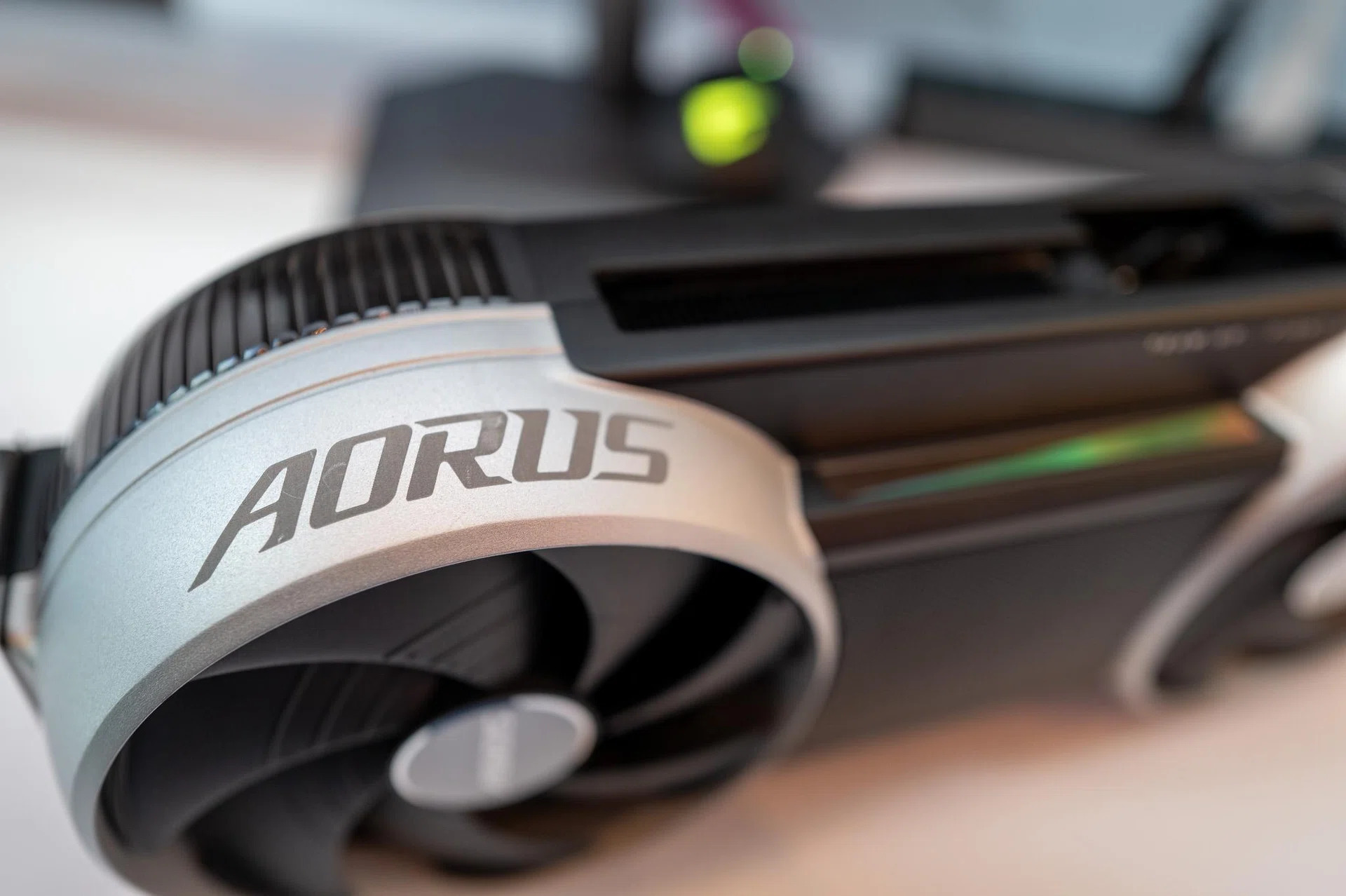 Gigabyte дарує золото покупцям золотої відеокарти AORUS GeForce RTX 5090 …
