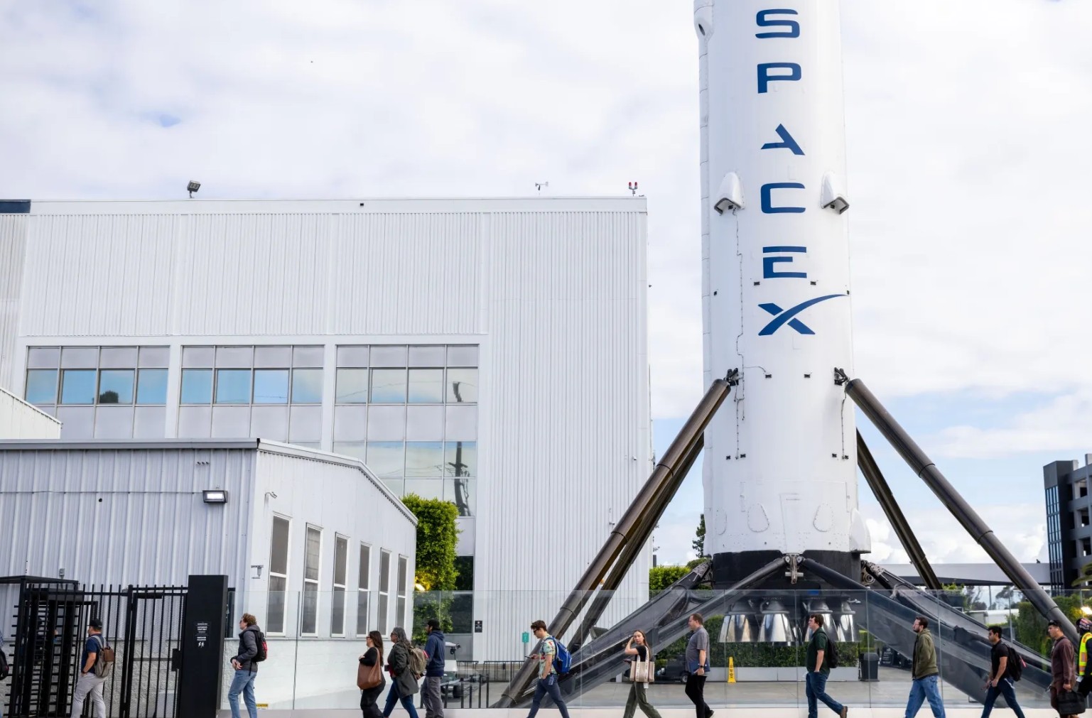 SpaceX і Google обговорюють запуск серверів у космос